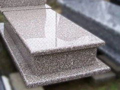 Надгробные камни и памятники